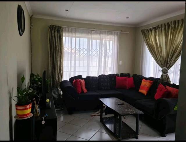 3 BEDROOM PROPERTY TO RENT IN BLUE HILLS